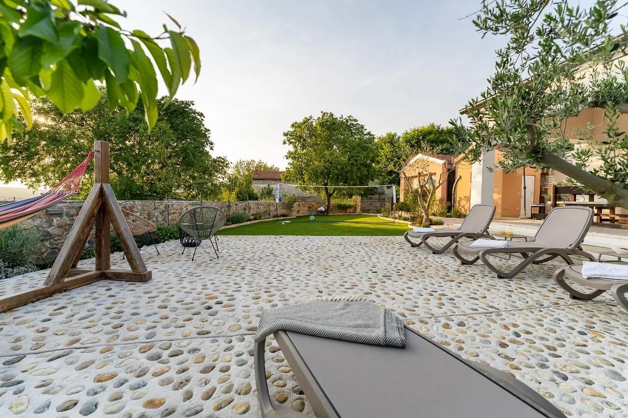 Holiday Home - Villa Thorak Anić