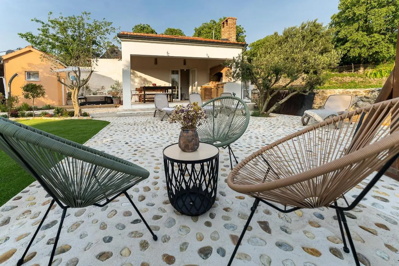 Holiday Home - Villa Thorak Anić