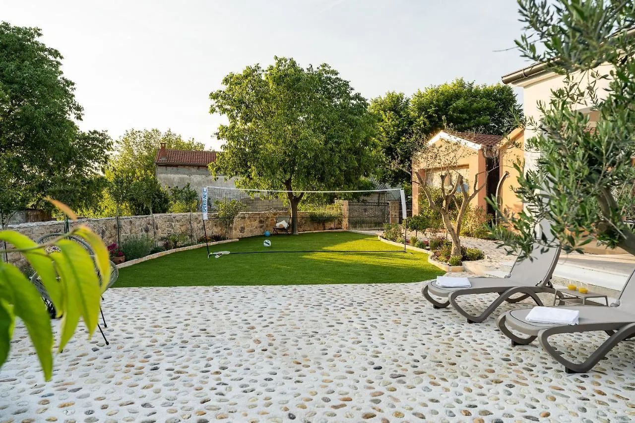 Holiday Home - Villa Thorak Anic