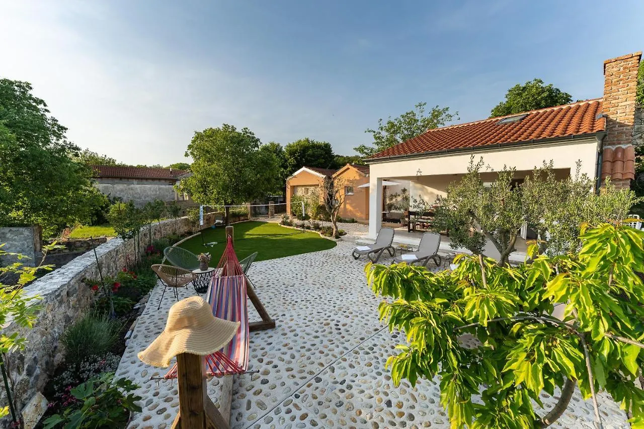 Holiday Home - Villa Thorak Anić 0*,