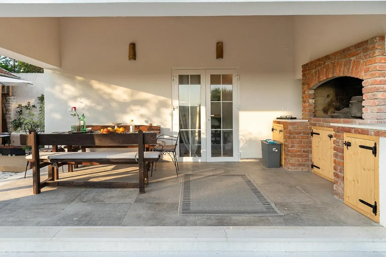 Holiday Home - Villa Thorak Anić