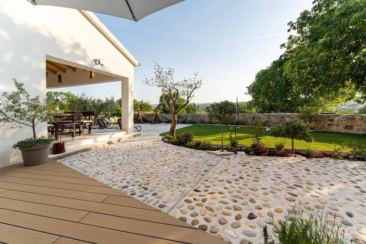 Holiday Home - Villa Thorak Anic