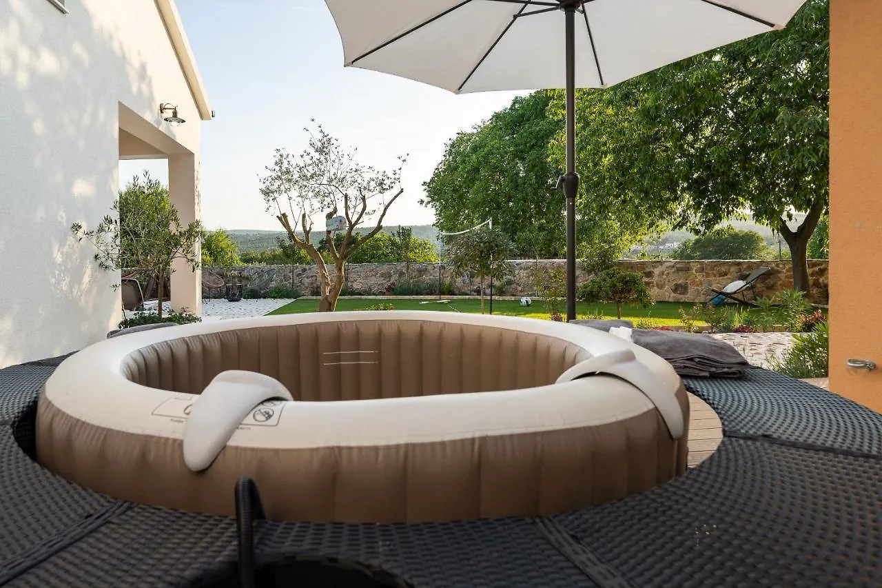 Holiday Home - Villa Thorak Anic