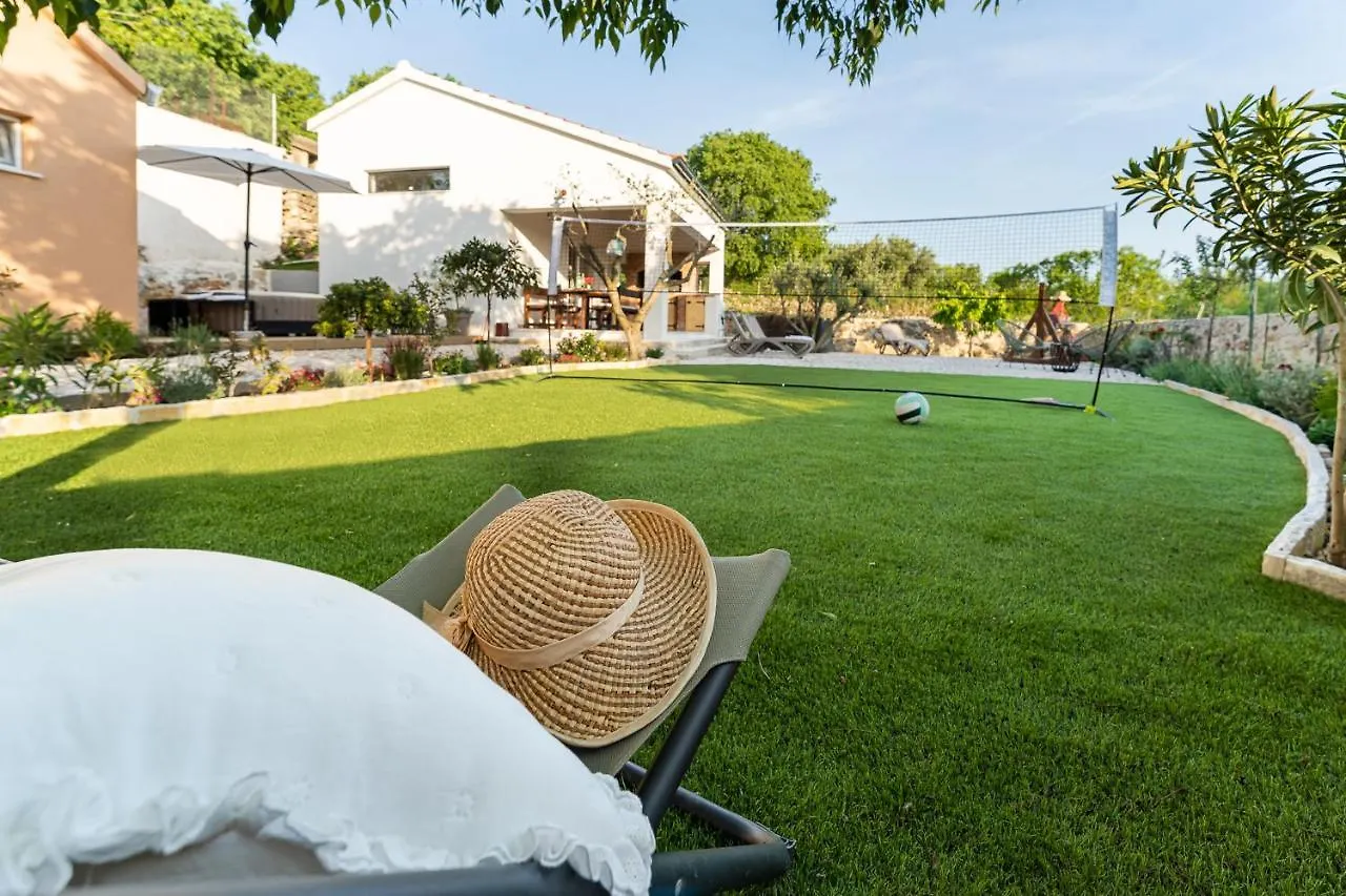 Holiday Home - Villa Thorak Anić
