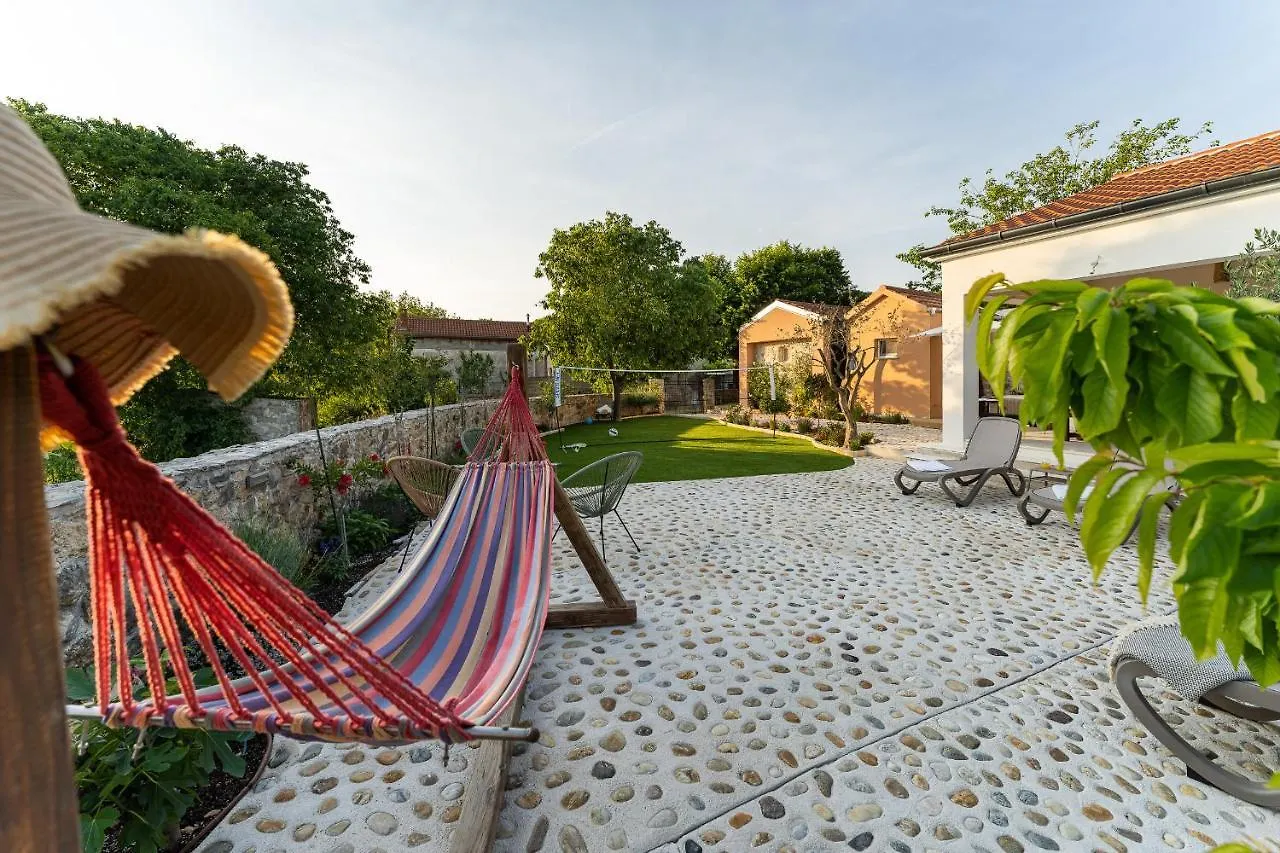 Holiday Home - Villa Thorak Anic